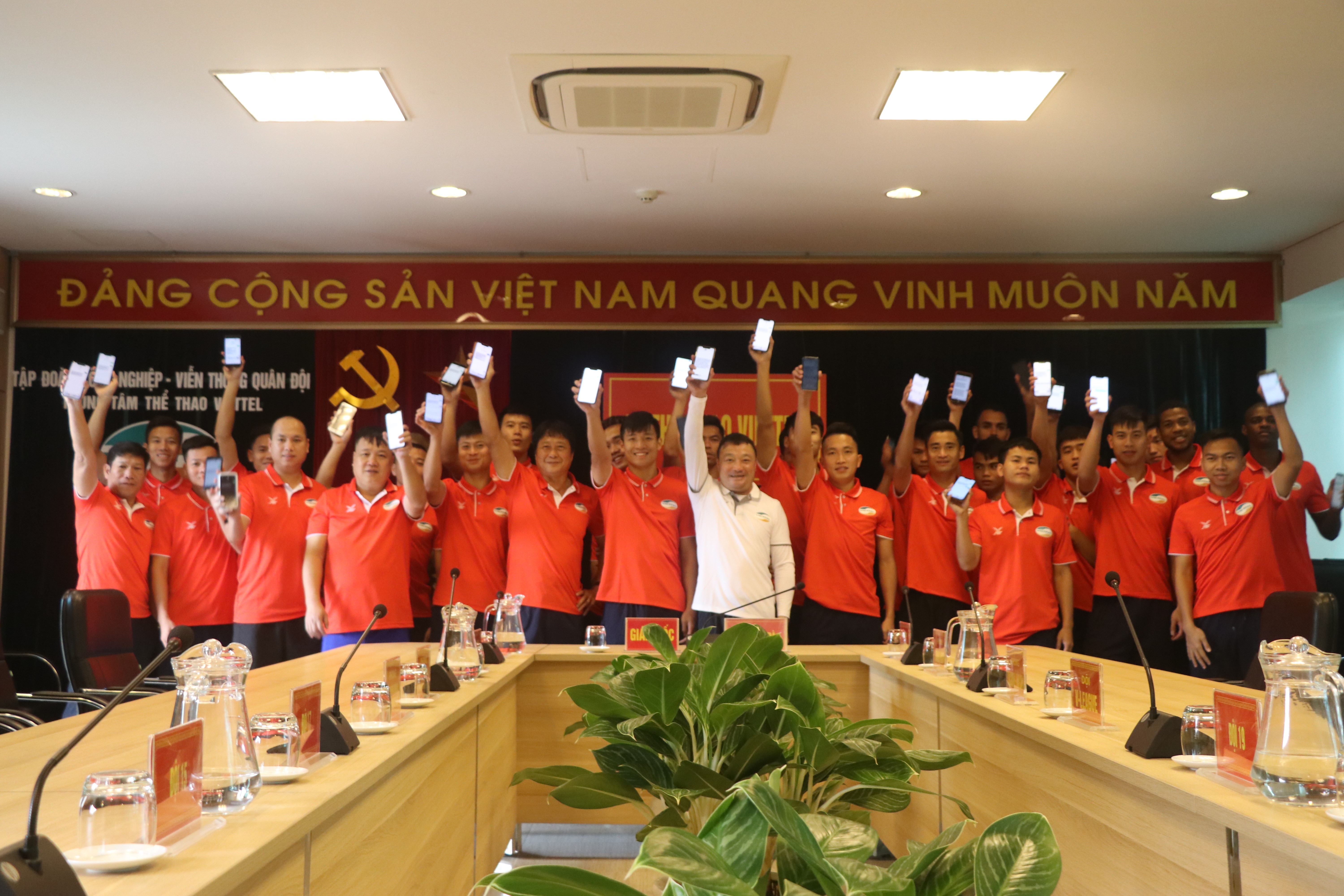 CLB Bóng đá Viettel ủng hộ phòng, chống dịch bệnh Covid-19